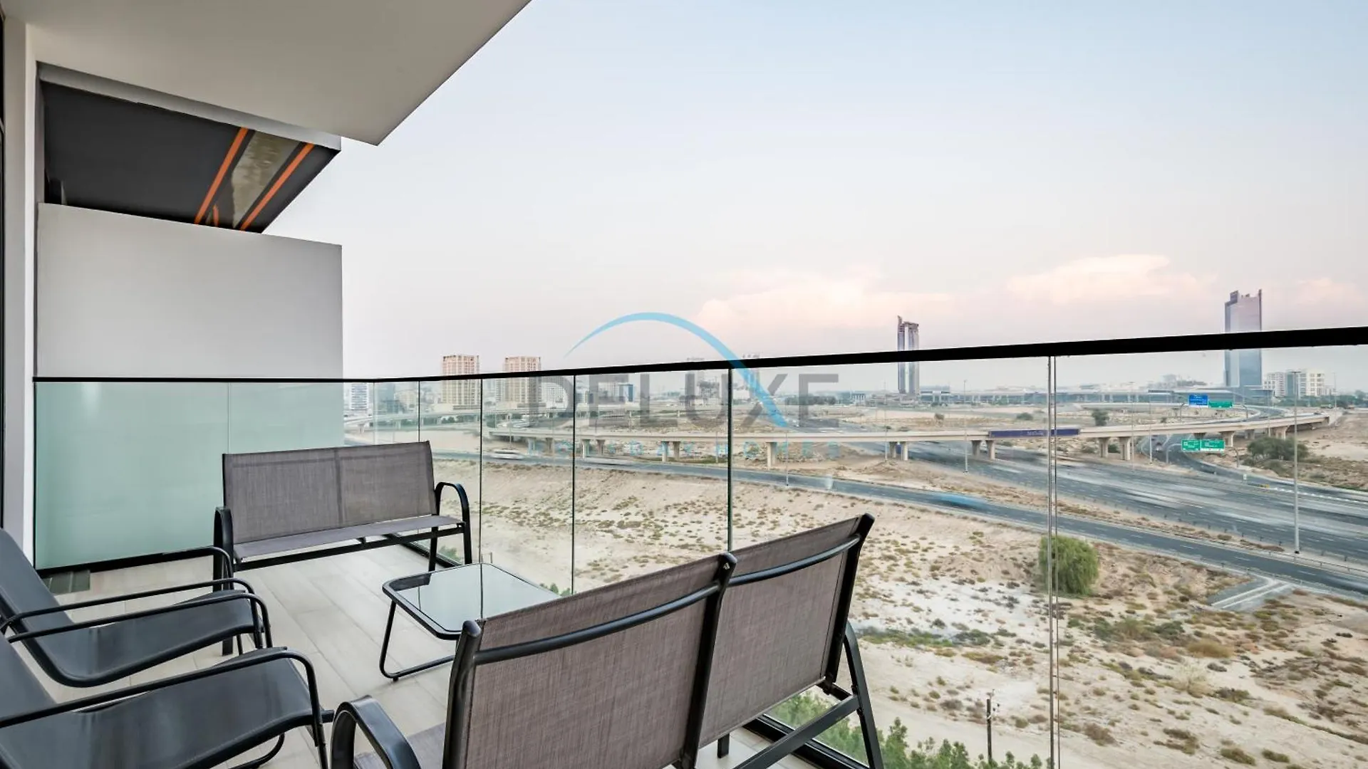 Chic 1Br Apartment In Binghatti Luna By Deluxe Holiday Homes Dubaj